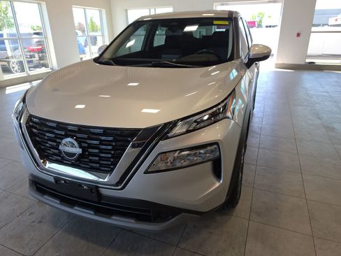 Used 2022 Nissan Rogue SV AWD/4WD image 2