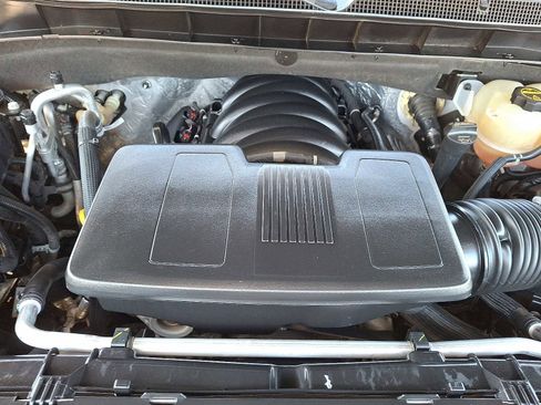Used 2025 Chevrolet Suburban Z71 AWD/4WD image 27