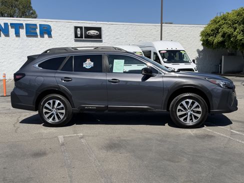 Used 2023 Subaru Outback Premium image 9