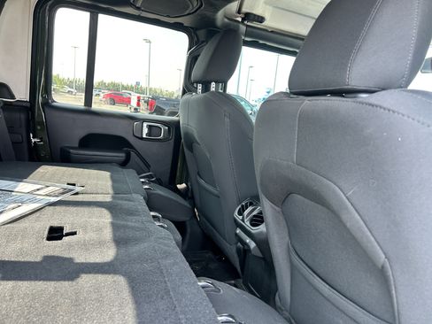 Used 2023 Jeep Gladiator Sport AWD/4WD image 12