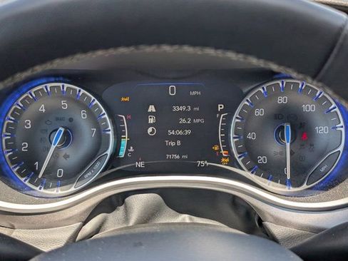 Used 2024 Chrysler Pacifica Touring-L FWD image 25