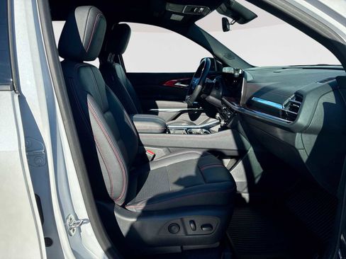 Certified 2024 Chevrolet Traverse RS w/ LPO, Floor Liner Package image 29