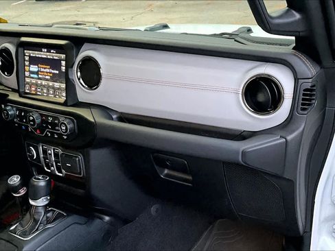 Used 2021 Jeep Wrangler Unlimited Sahara image 17