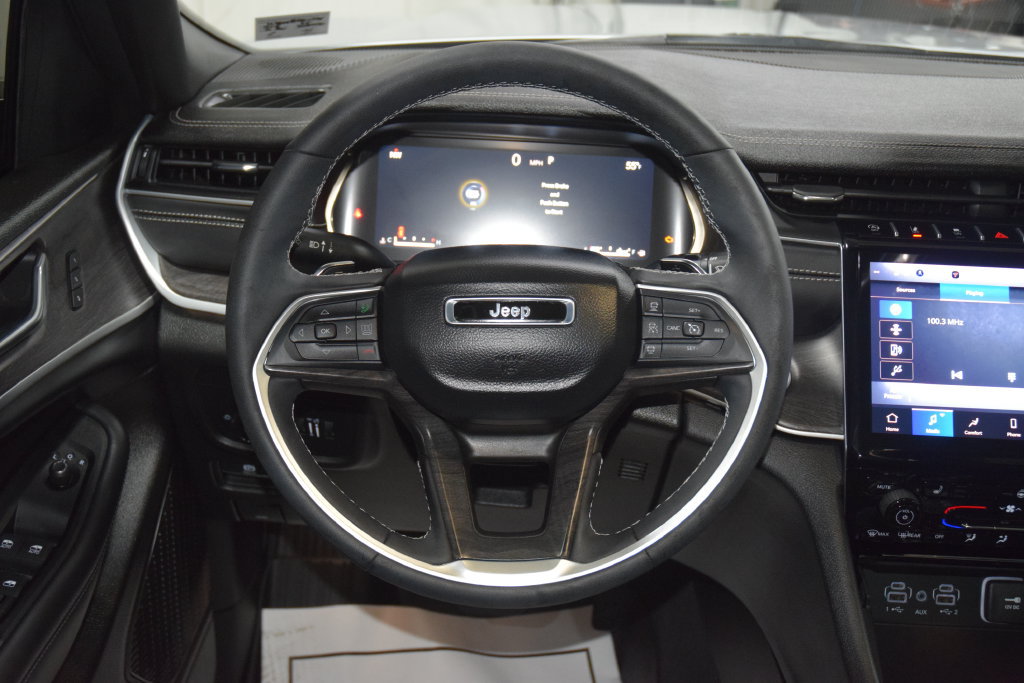 Used 2025 Jeep Grand Cherokee L Limited AWD/4WD image 37