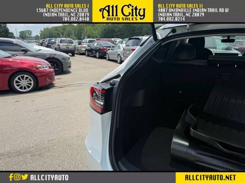 Used 2021 Tesla Model Y Long Range AWD/4WD image 38