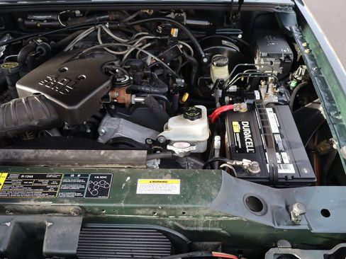 Used 2004 Ford Explorer Sport Trac XLS image 37