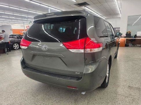 Used 2013 Toyota Sienna XLE FWD image 5