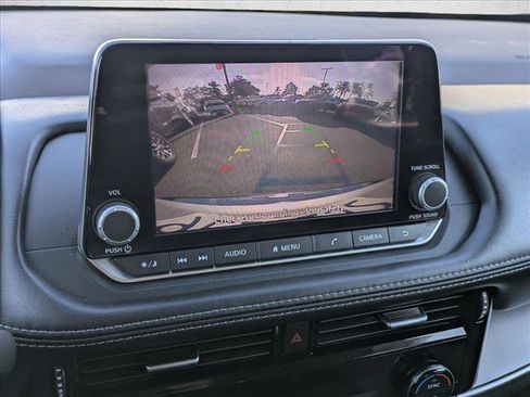 Used 2022 Nissan Rogue SV image 14