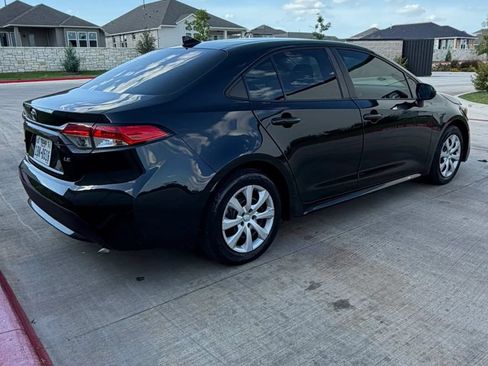 Used 2021 Toyota Corolla LE FWD image 4