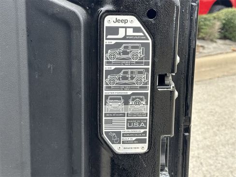 Used 2020 Jeep Wrangler Unlimited Sahara image 21