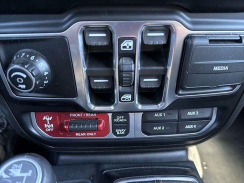 Used 2022 Jeep Wrangler Unlimited Rubicon w/ LED Lighting Group image 29