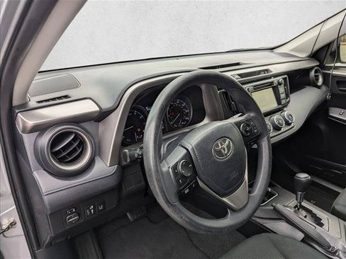 Used 2018 Toyota RAV4 LE FWD image 12