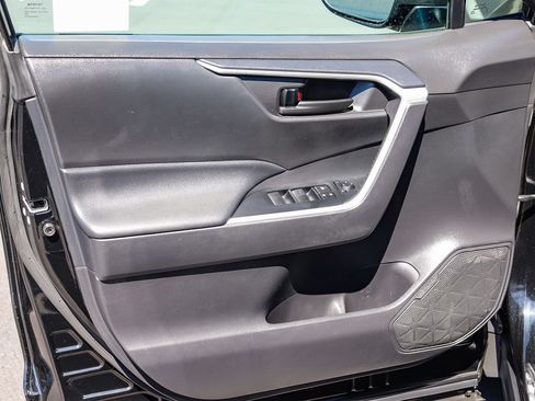 Used 2021 Toyota RAV4 LE FWD image 22