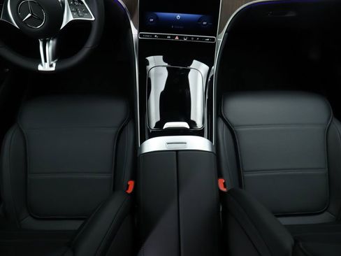 Certified 2025 Mercedes-Benz GLC 300 image 17