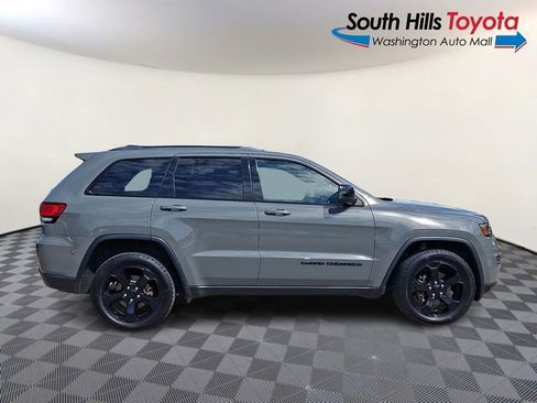 Used 2019 Jeep Grand Cherokee Laredo AWD/4WD image 7