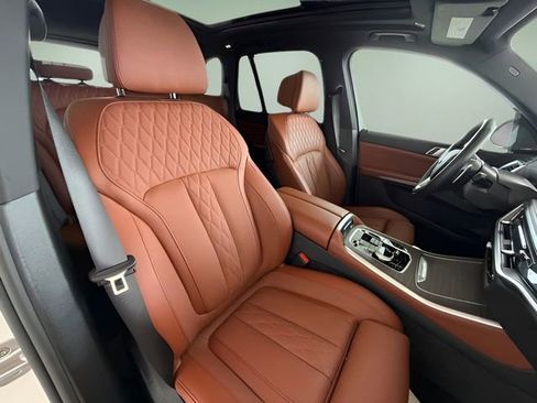 Used 2025 BMW X5 xDrive40i w/ Executive Package image 41