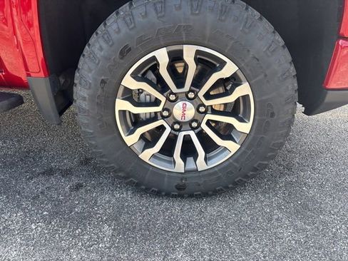 Used 2022 GMC Sierra 1500 AT4 w/ AT4 Premium Package AWD/4WD image 8