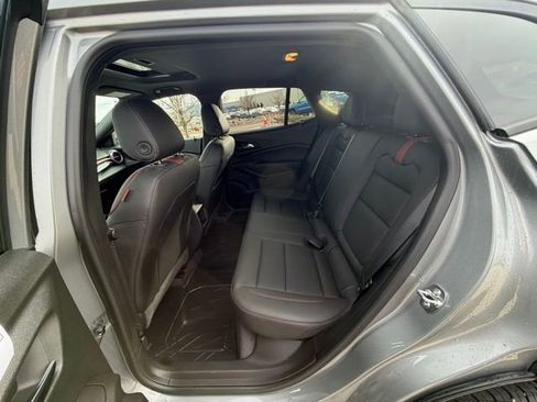 Used 2025 Chevrolet Trax RS w/ Sunroof Package image 23