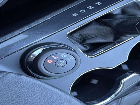 Used 2018 Ford Explorer XLT w/ Equipment Group 202A image 27