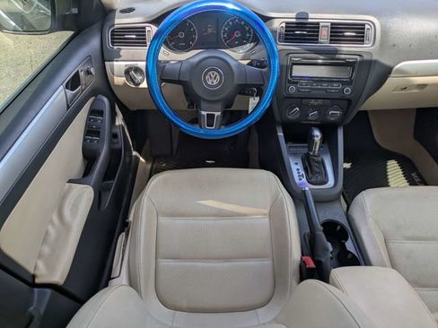 Used 2013 Volkswagen Jetta SE FWD image 16