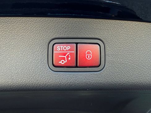 Used 2024 Mercedes-Benz GLC 300 image 17