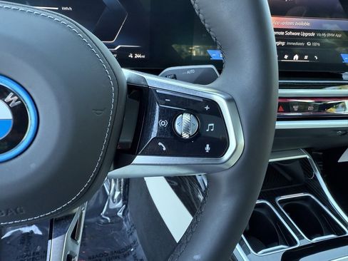 Used 2025 BMW i7 eDrive50 w/ M Sport Package image 27