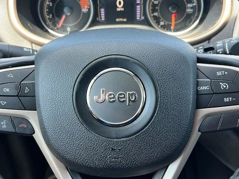Used 2017 Jeep Cherokee 75th Anniversary AWD/4WD image 32