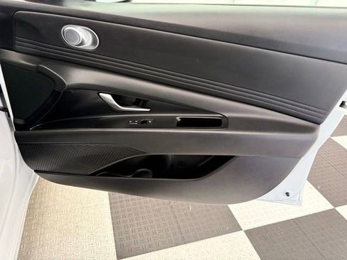 Used 2025 Hyundai Elantra SEL FWD image 21