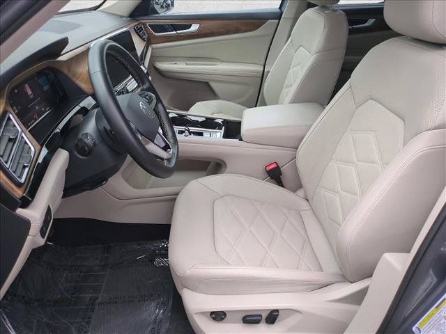 Used 2025 Volkswagen Atlas SE FWD image 15