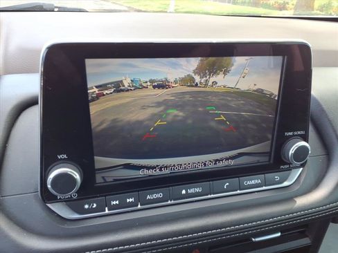 Used 2023 Nissan Rogue S AWD/4WD image 10