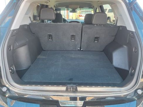 Used 2024 GMC Terrain SLE w/ Driver Convenience Package image 8