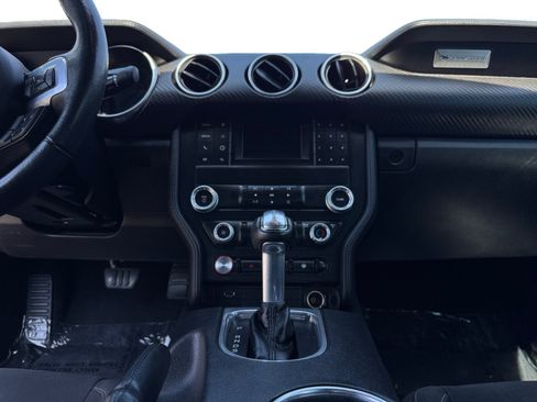 Used 2022 Ford Mustang Coupe RWD image 11