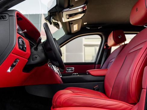 Used 2023 Rolls-Royce Cullinan image 24