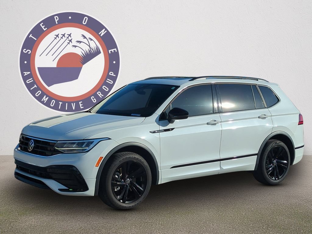 Certified 2024 Volkswagen Tiguan SE R-Line FWD image 2