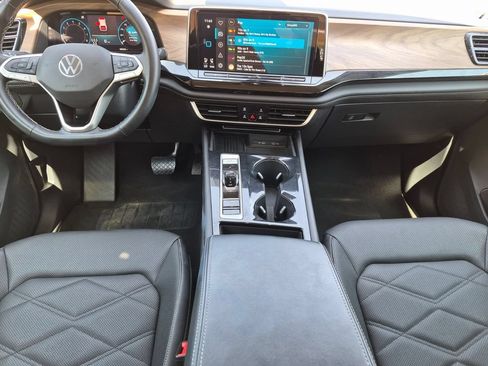 Used 2025 Volkswagen Atlas SE FWD image 25