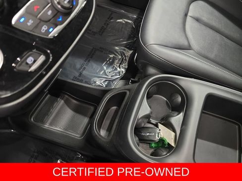 Used 2025 Chrysler Pacifica Select FWD image 25
