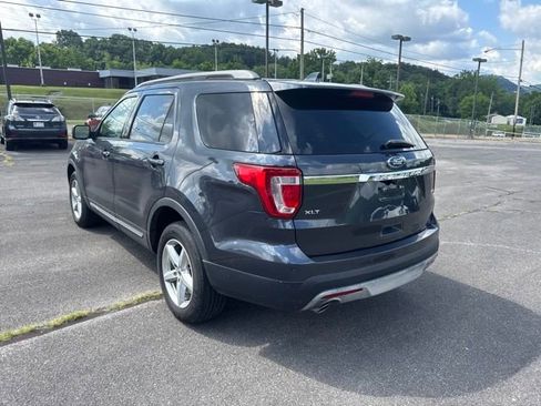 Used 2017 Ford Explorer XLT w/ Equipment Group 202A AWD/4WD image 6