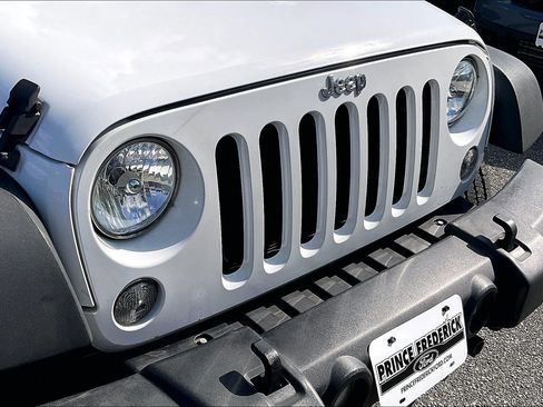 Used 2018 Jeep Wrangler Sport image 29