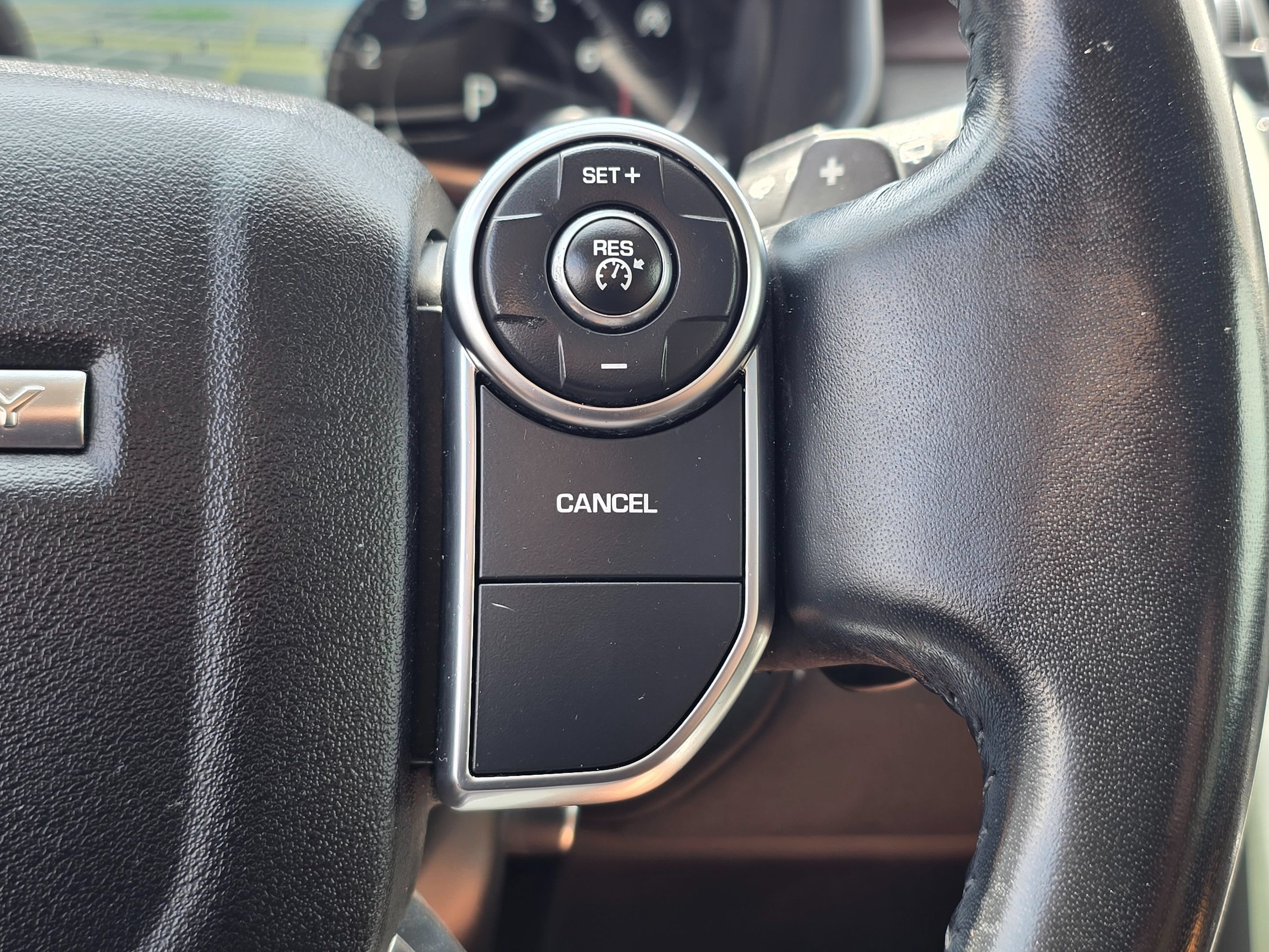 Used 2018 Land Rover Discovery HSE AWD/4WD image 32