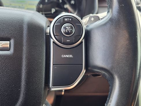 Used 2018 Land Rover Discovery HSE AWD/4WD image 32