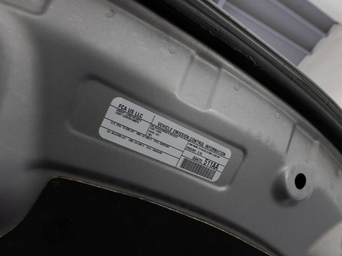 Used 2020 Chrysler Pacifica Limited image 38