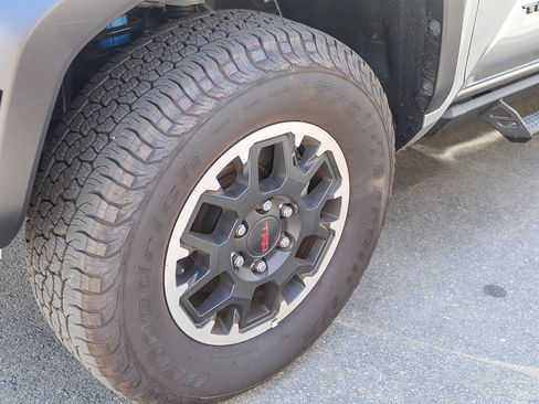 Used 2025 Toyota Tacoma TRD Off-Road image 14