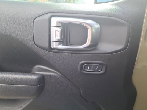 Used 2025 Jeep Gladiator Sport image 15