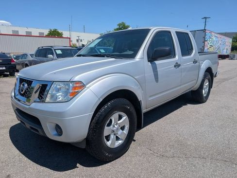 Used 2013 Nissan Frontier SV AWD/4WD image 3