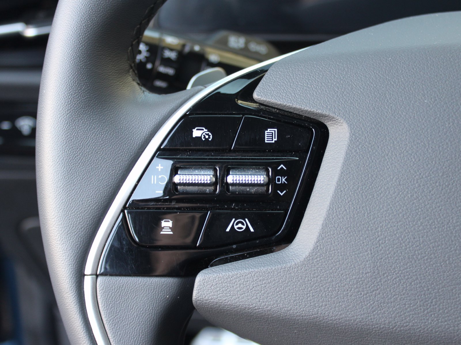 Used 2025 Kia Niro EX Touring FWD image 26