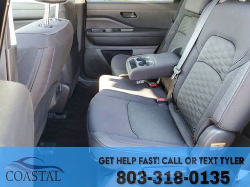 Used 2024 Nissan Pathfinder SV image 5