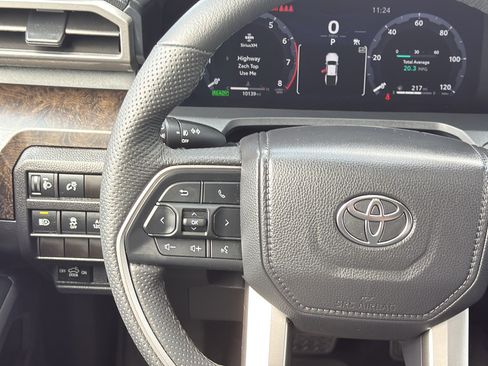 Used 2025 Toyota Tacoma Limited AWD/4WD image 23