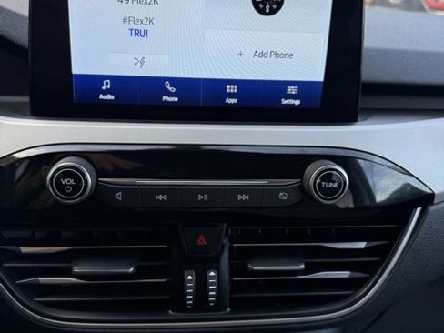 Used 2022 Ford Escape SE image 23