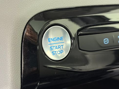 Used 2023 Ford Escape SE w/ Class II Trailer Tow Package FWD image 20
