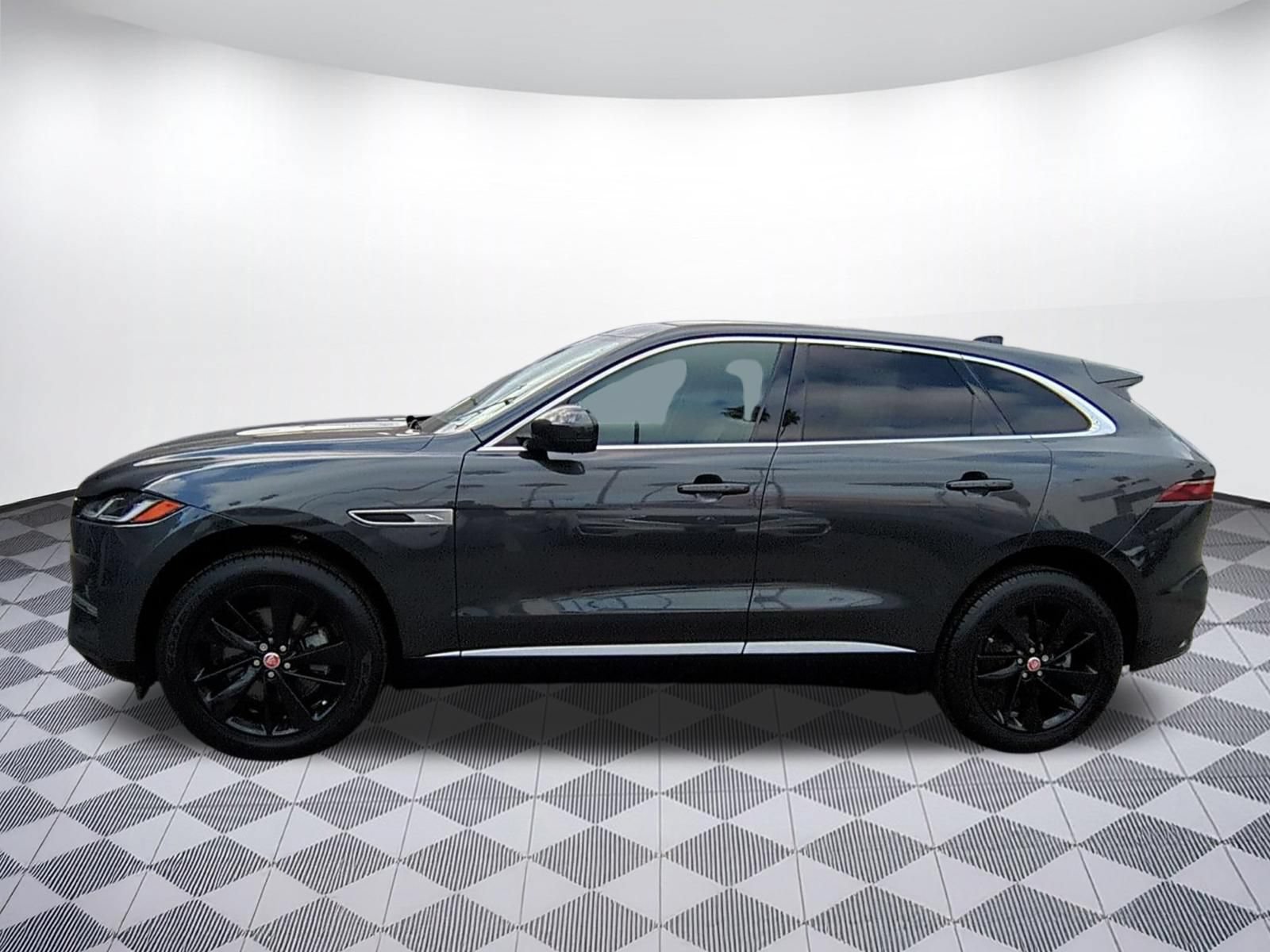 Used 2023 Jaguar F-PACE S AWD/4WD image 2